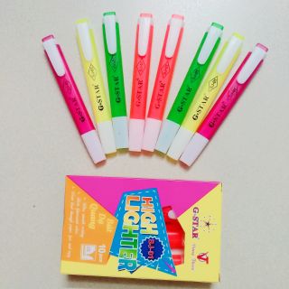 10 cây bút dạ quang, bút nhớ dòng