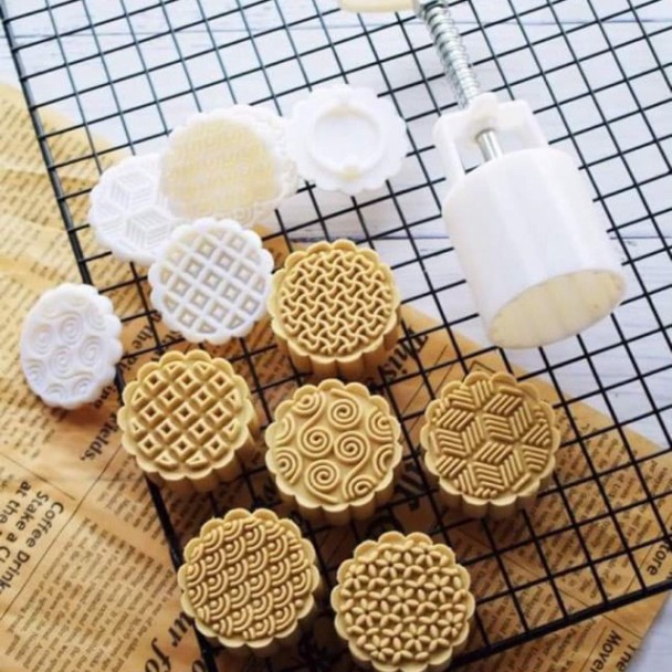 Khuôn trung thu lò xo 50gr - 125g tròn 6 mặt (vân mây) Mã số 33