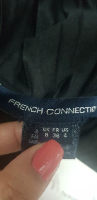 Đầm đen sát nách hàng hiệu French connection