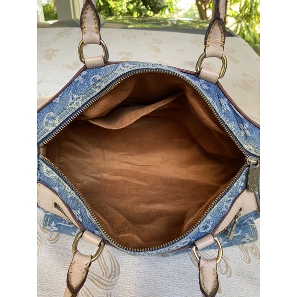 Túi chuẩn si. Túi qua sử dụng. Khách vui lòng xem hình nếu muốn biết thêm thông tin sản phẩm mời khách vô chat . Thanks.