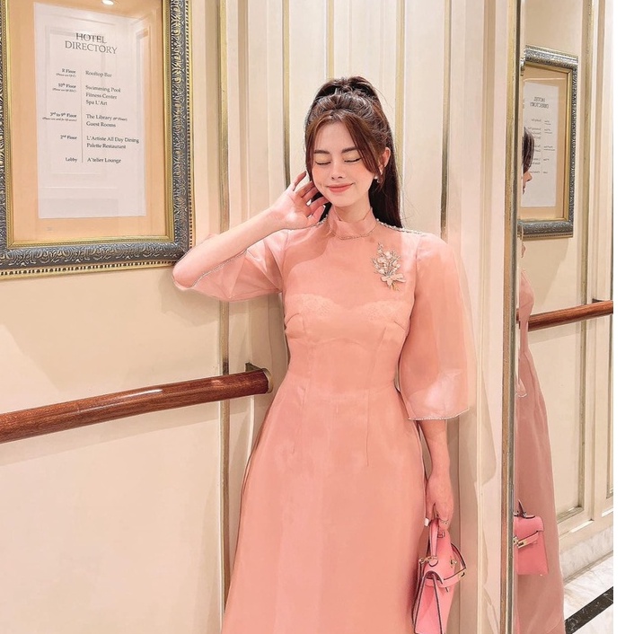 Áo dài cách tân Uyển Thi tay loe 4 tà xinh xắn cho các nàng