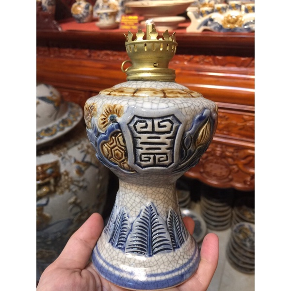 ĐÈN DẦU THỜ MEN RẠN HOA VĂN ĐẮP NỔI