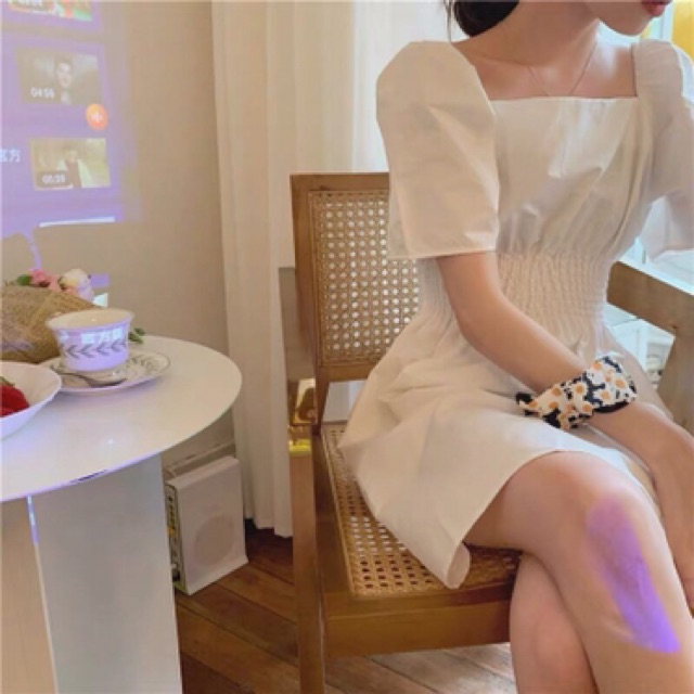 Đầm xoè trắng nhún thun cổ vuông style Hàn