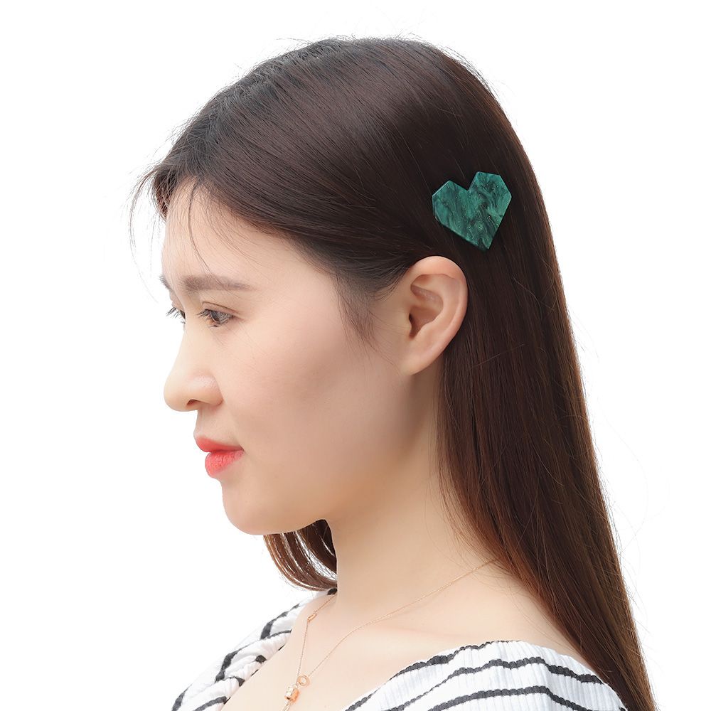 Kẹp tóc acrylic hình trái tim màu kẹo thời trang cho nữ