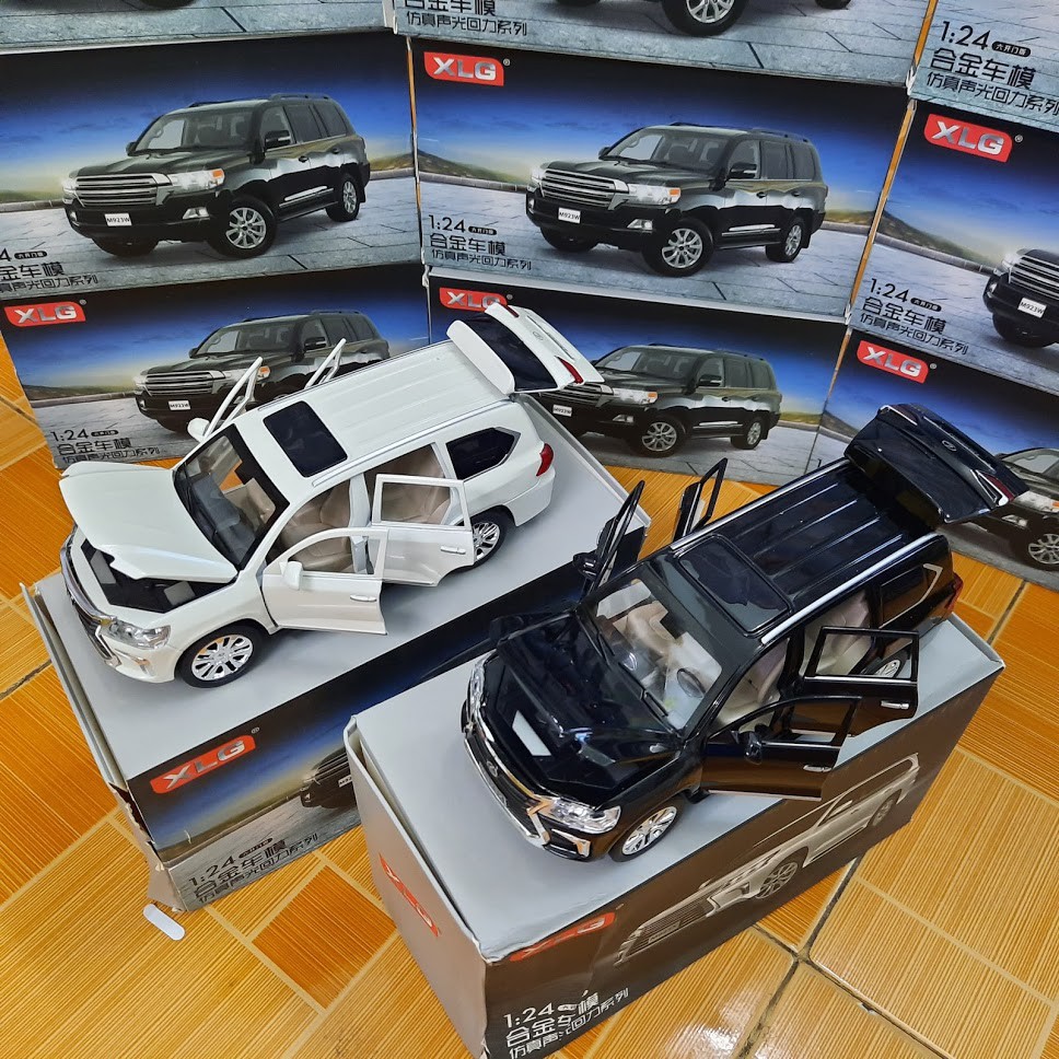 Xe mô hình ô tô Lexus LX570 1:24 XLG bằng kim loại mở các cửa