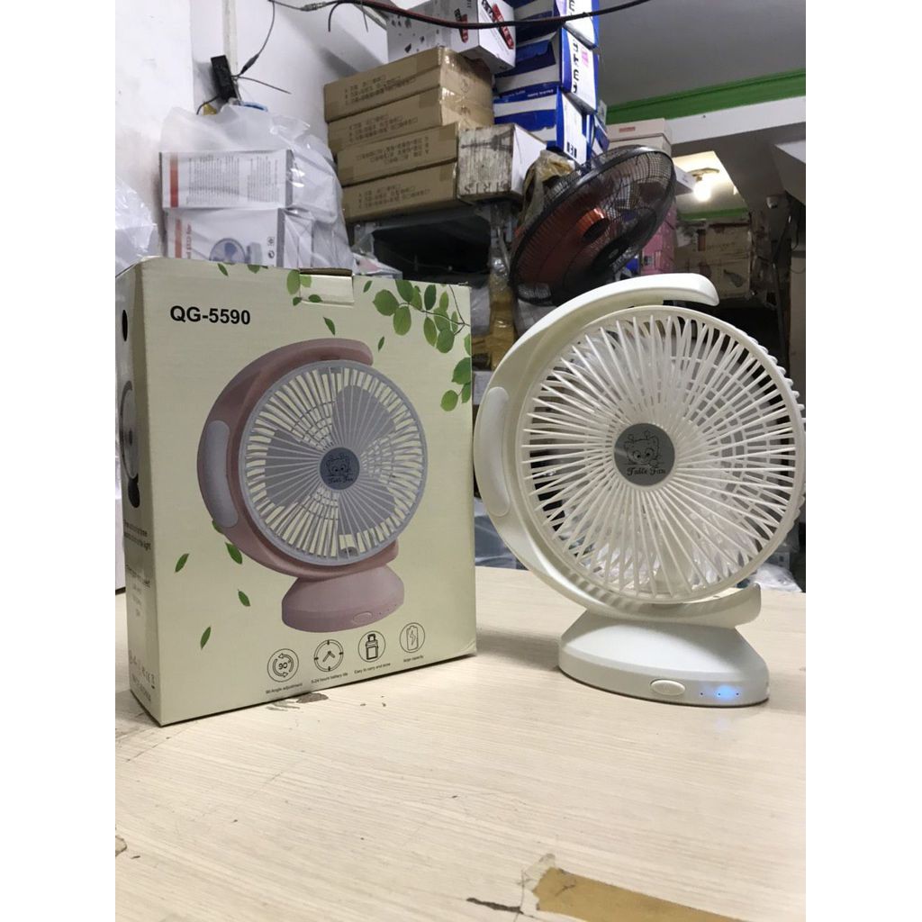 Quạt Sạc Tích Điện Siêu Mát Có Đèn Led QG-5590 Tặng 2 viên pin 3V7