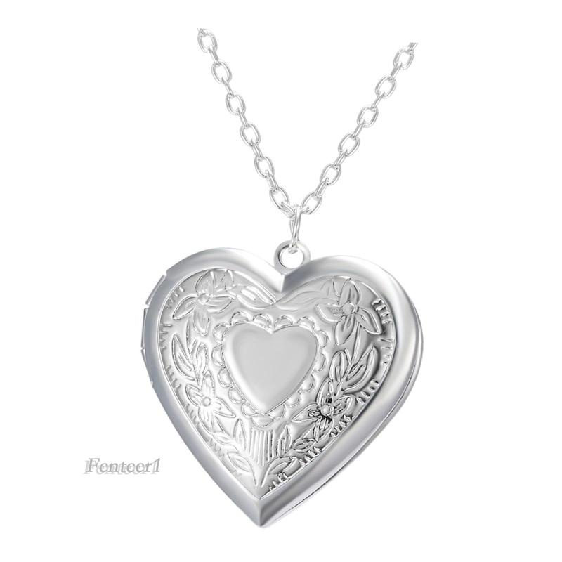 Vòng cổ mặt trái tim dùng làm khung hình cho nữ