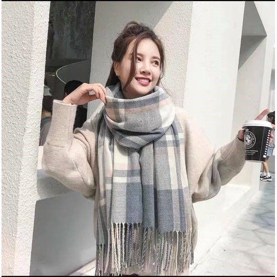 Khăn quàng cổ dệt kim cho nữ kẻ caro phối tua rua phong cách Hàn Quốc mềm và ấm