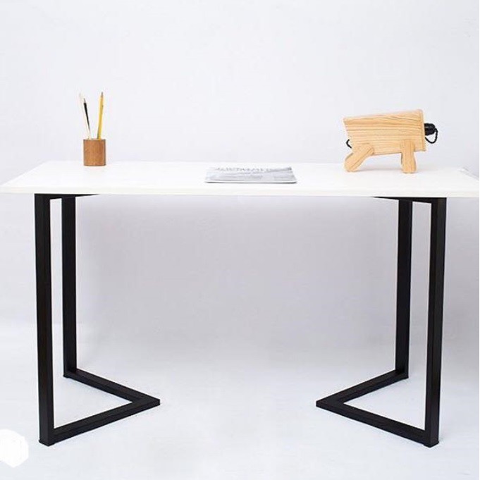 bàn làm việc hiện đại, chân sắt, mặt gỗ dùng làm bàn văn phòng, học bài, để máy tính cho học sinh, sinh viên mẫu blv14
