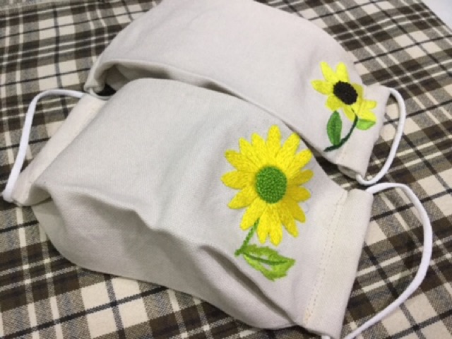 Khẩu trang vải Linen 3D họa tiết thêu tay | BigBuy360 - bigbuy360.vn