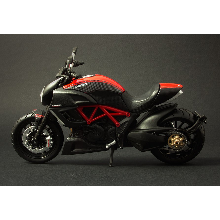 MÔ HÌNH XE MOTO Siêu Xe Ducati Diavel Carbon - MAISTO tỷ lệ 1:12