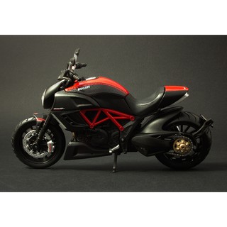 MÔ HÌNH XE MOTO Siêu Xe Ducati Diavel Carbon - MAISTO tỷ lệ 1:12