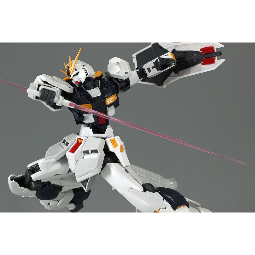 Mô hình lắp ráp RG 1/144 Nu Gundam Bandai