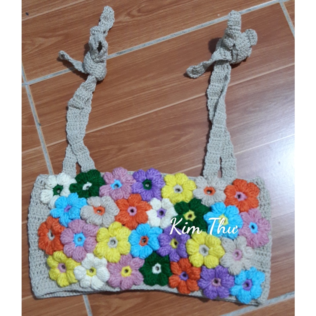 Áo đính hoa móc len