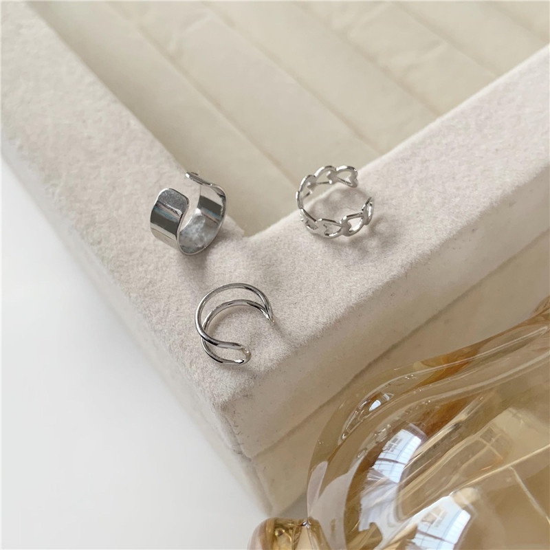 Bông tai basic tròn khuyết lượn sóng, Khuyên tai chữ C nhỏ Her Accessories H97