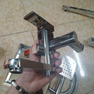 Cây sen tắm Toto