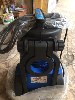 Máy rửa xe robot