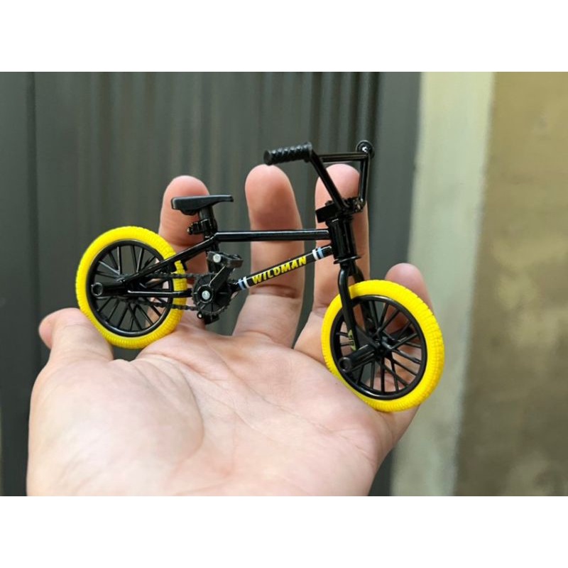 Mô hình xe đạp địa hình Tech dech hãng Spin Master màu vàng