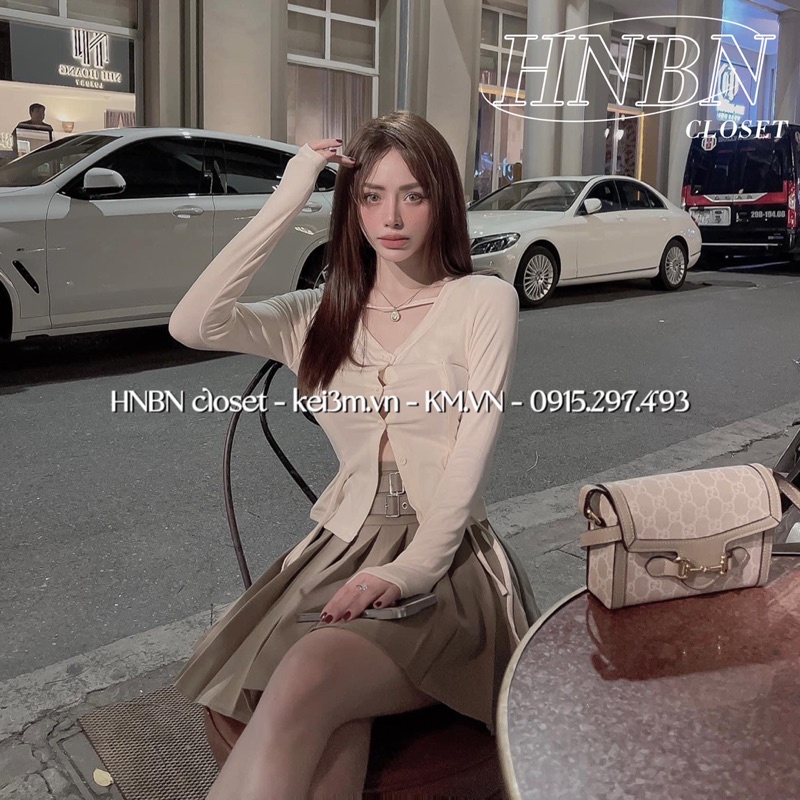 Set áo thun dài tay + chân váy kèm belt