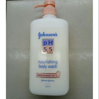 Sữa tắm PH 5.5 Johnson chứa tinh dầu hạnh nhân 750ml