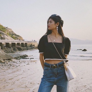 Áo croptop tay phồng cổ vuông