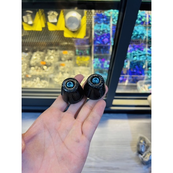 Gù tay lái carbon fiber xịn loại gù trung lắp được trên nhiều dòng xe ( giá bán 1 Cặp )
