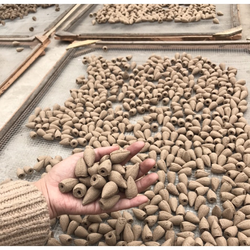 Thác Khói Trầm Hương Gốm Cao Cấp - Phật Tọa Bên Suối màu xanh(  tặng 5 nụ trầm Việt tự nhiên) | BigBuy360 - bigbuy360.vn