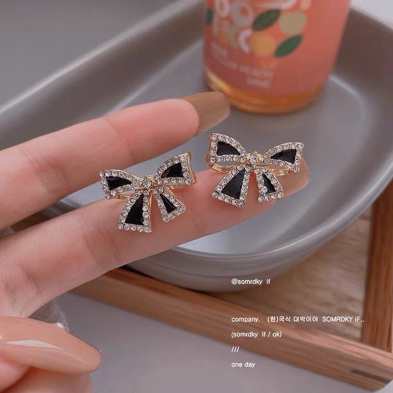 Khuyên tai nữ hình chiếc nơ viền đính đá cute H4