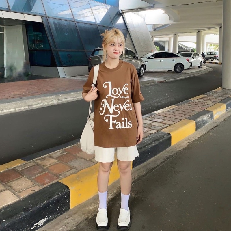 Áo thun Love Never Fails chất cotton khô 3158 in nổi hàng QC Mitstore