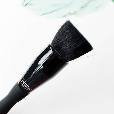 IT Brushes For Ulta- Cọ Tán Kem Nền-Velvet Luxe Buffing Foundation Brush #301