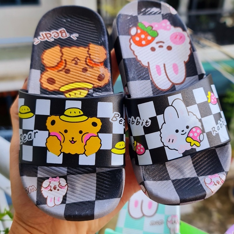 Dép bánh mì cho bé trai bé gái hình thỏ gấu nâu, chất cao su nhúng mờ nhám cho bé