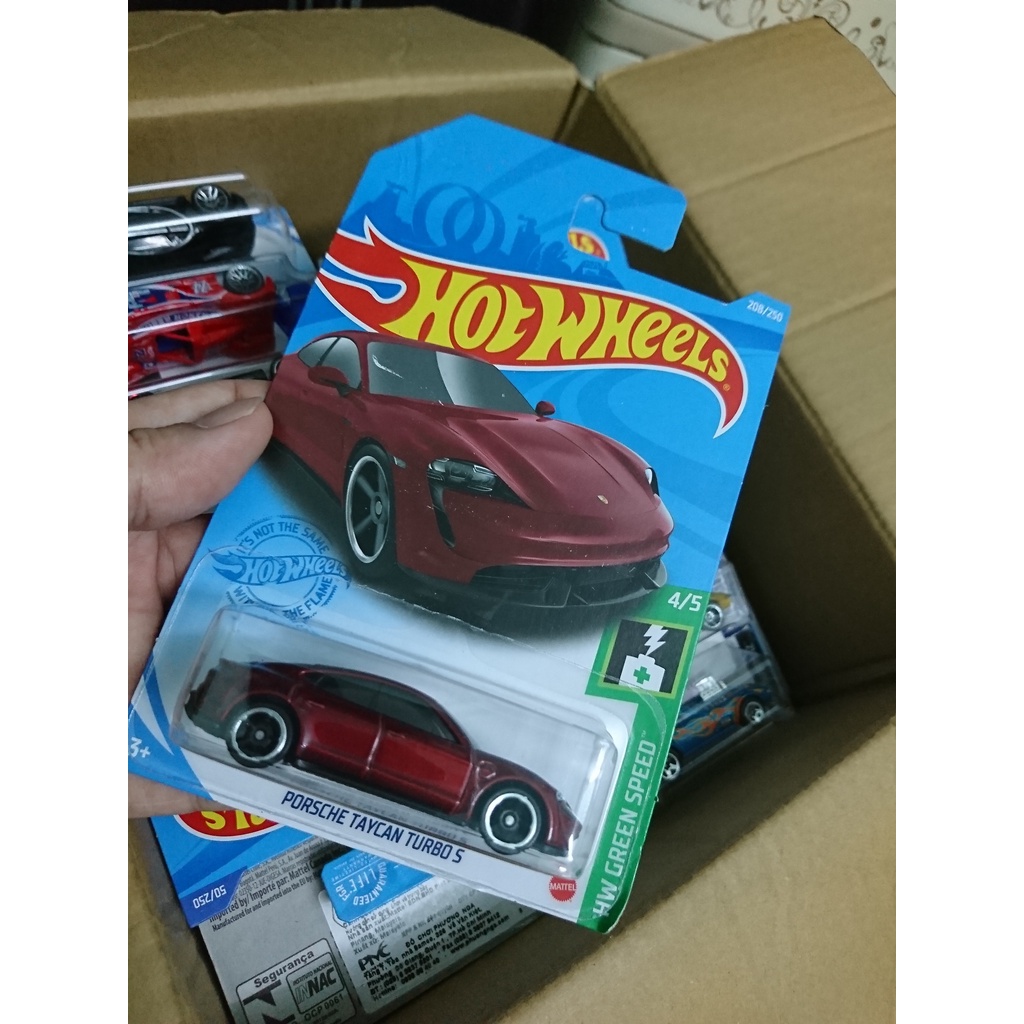 Xe Hotwheels Porsche Taycan Turbo S