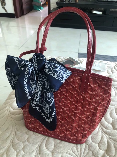 Khăn bandana lụa.