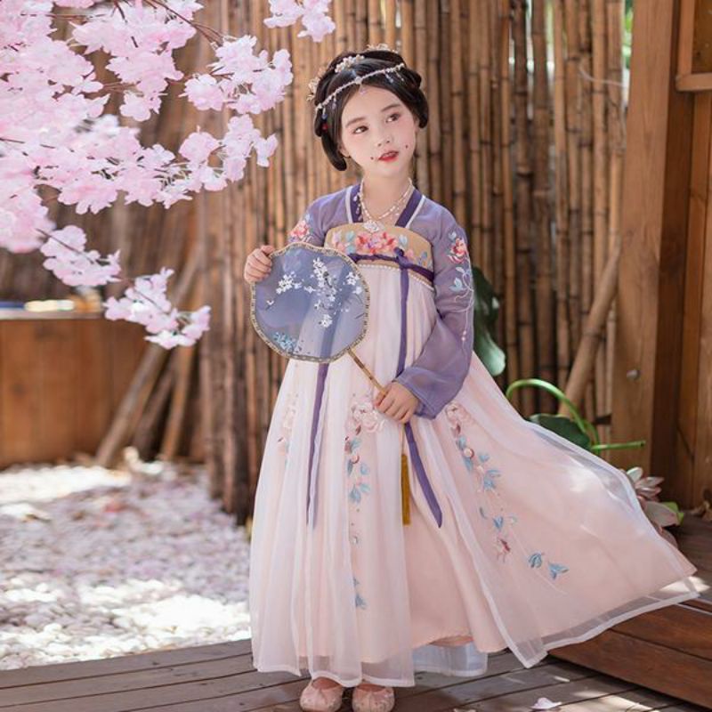 Hán phục cổ trang cho bé gái, hoạ tiết thêu hoa
