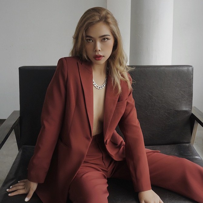 Áo blazer nữ đỏ chiết eo có đệm vai Hoankiem Blazer | BigBuy360 - bigbuy360.vn