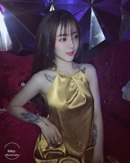 Đầm yếm phi lụa hót (anh chụp phía sau)