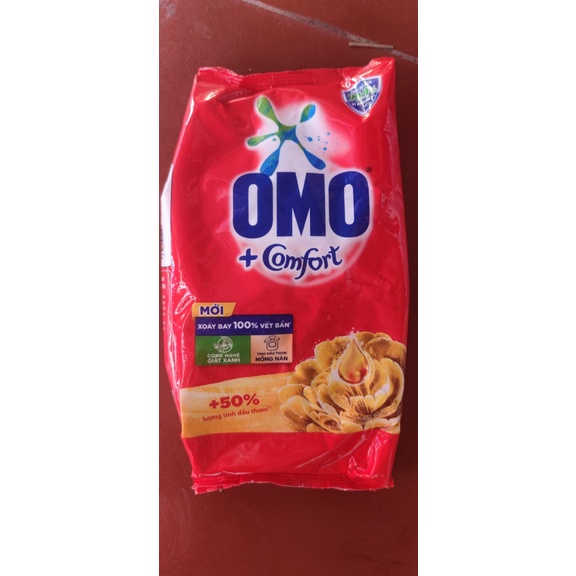 Bột giặt Omo Comfort tinh dầu thơm nồng nàn gói 720g