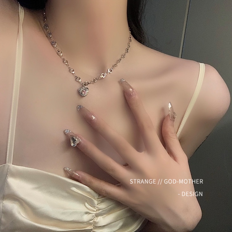 Vòng cổ đính đá quý sang trọng cho nữ