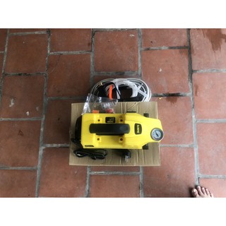 máy rửa xe Sakura