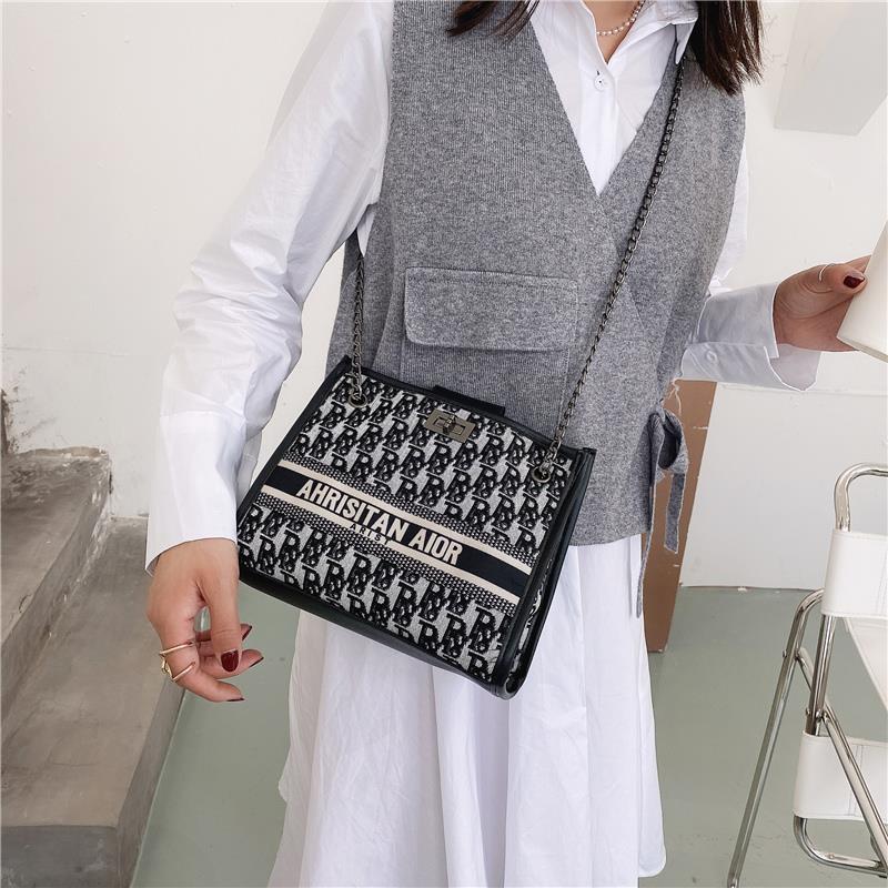 Túi Đeo Chéo Dây Xích Phong Cách Hàn Quốc Cho Nữ