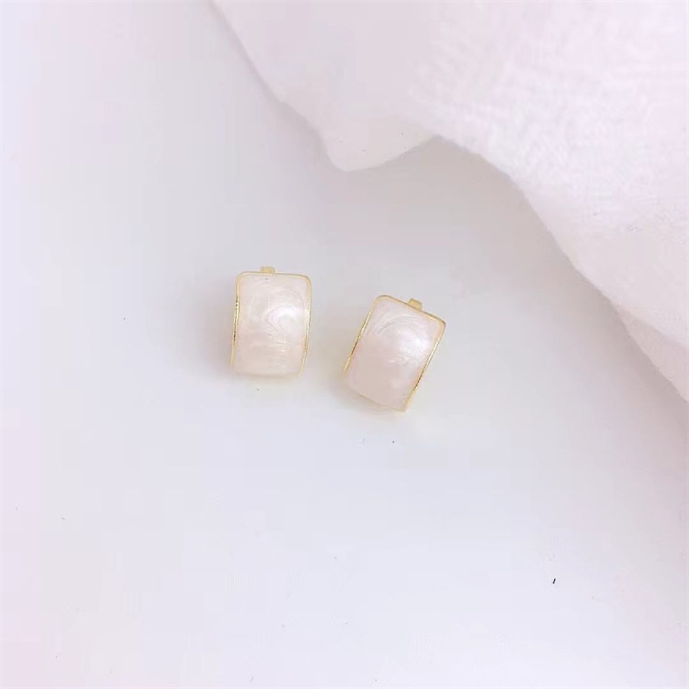 Khuyên Tai Kẹp Vành Tai Không Xỏ Lỗ Bằng Resin Màu Trắng Mạ Vàng Cho Nữ