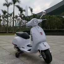 Xe máy điện trẻ e/ xe vespa cho bé Xe máy điện trẻ em sử dụng chân ga đa chức năng