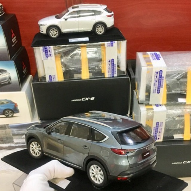 Mô hình xe SUV Mazda CX8 tỉ lệ 1:18