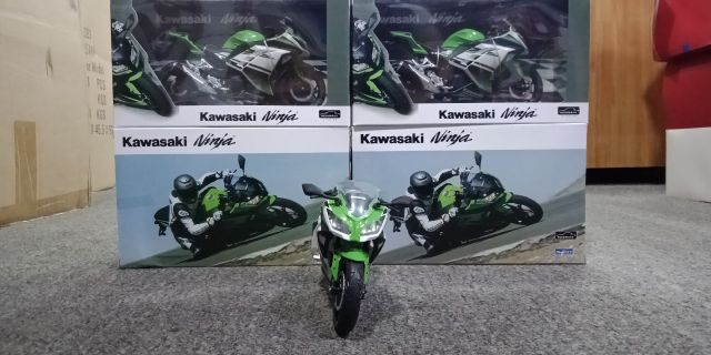 Xe Mô Hình Kawasaki Ninja 1:12 Joycity ( Xanh Trắng )