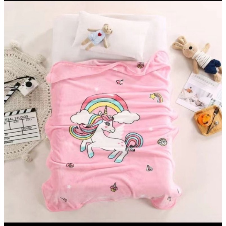 Mền lông tuyết Doremon và ngựa pony  cho bé trai và gái , đi học, đi chơi du lịch dã ngoại.