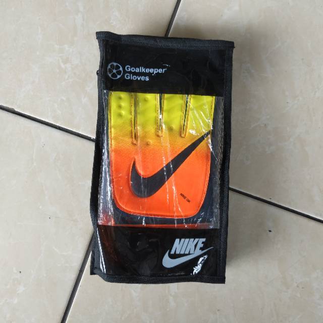 Găng tay thủ môn nhập khẩu chính hãng Nike