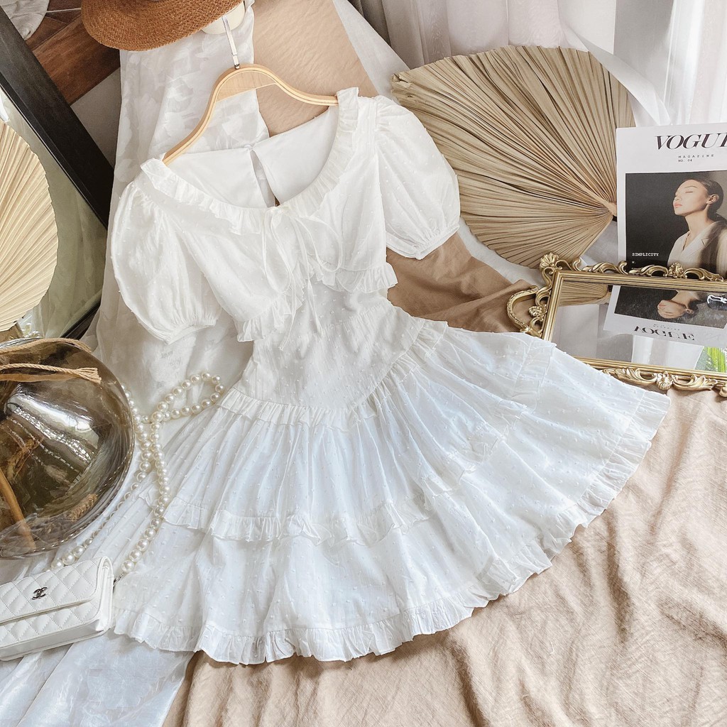 ĐẦM TRẮNG VIỀN BÈO TẦNG TAY BỒNG CUTOUT LƯNG | BigBuy360 - bigbuy360.vn