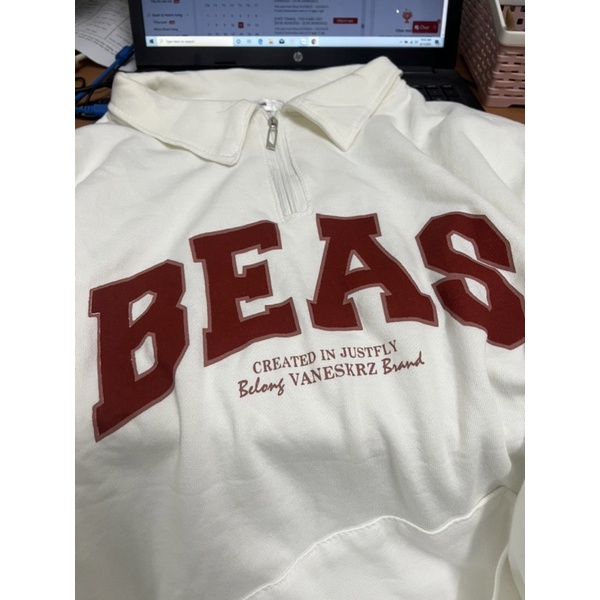 Áo Nỉ Polo Phối Khóa Cổ BEAS  Nữ [FREESHIP] Sweater form rộng tay bồng màu trắng phối chữ đỏ vintage hàn quốc
