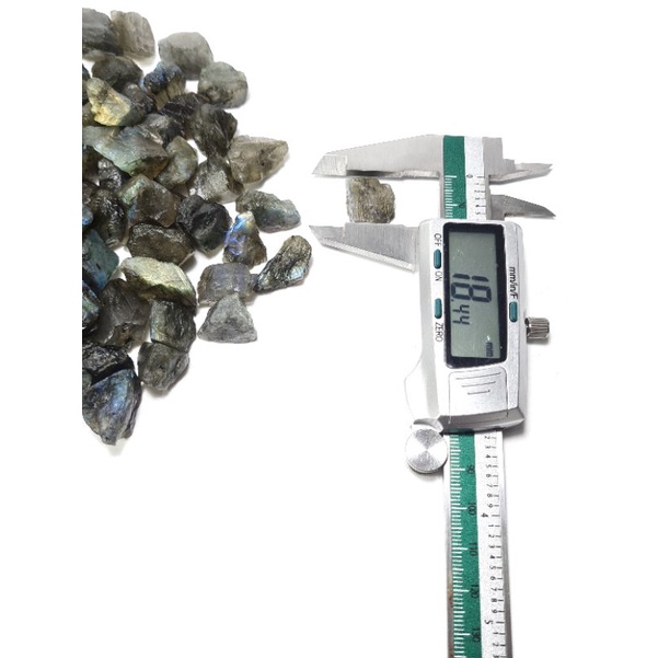 Labradorite  thô tự nhiên có 2 kích cỡ dùng làm trang sức handmade, sưu tầm trưng bày