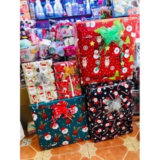 Dịch vụ gói quà Noel cho khách mua hàng